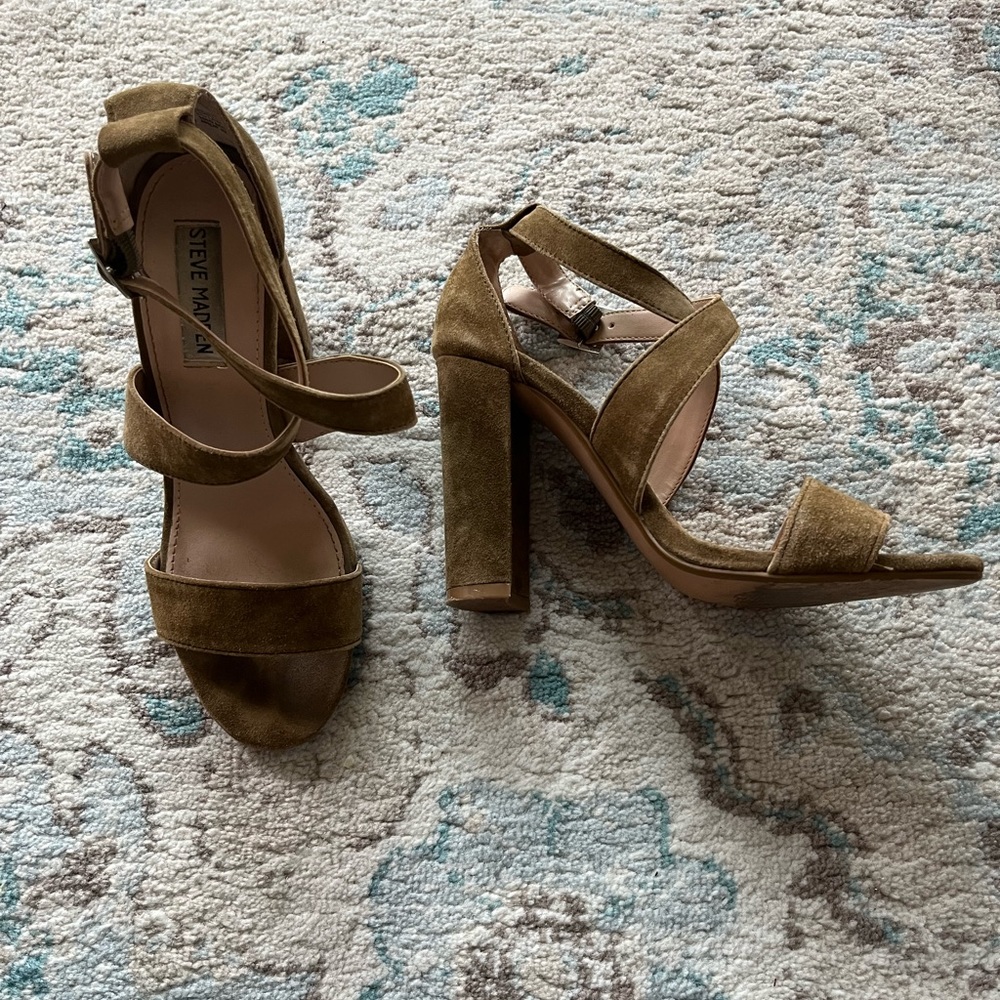 Steve Madden olive green cross ankle pumps